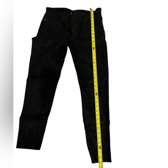 Rock & Republic Blake Snakeskin Print Denim RX Fever Pull On Leggings - Picture 7 of 8